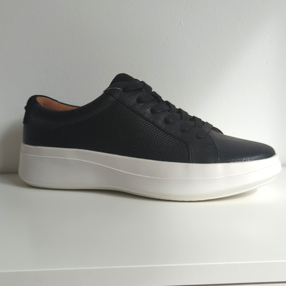 Gentle Souls By Kenneth Cole Rosette 